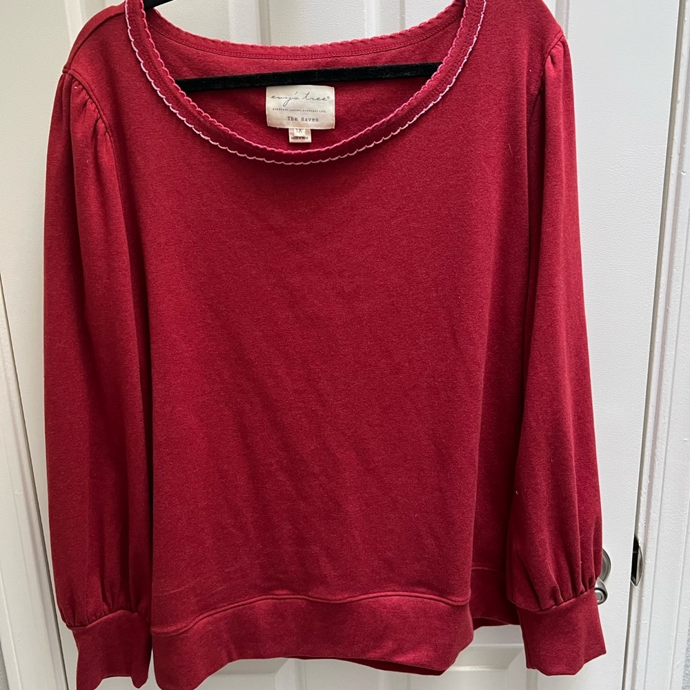 Evy's Tree Haven in Red Dahlia 1X